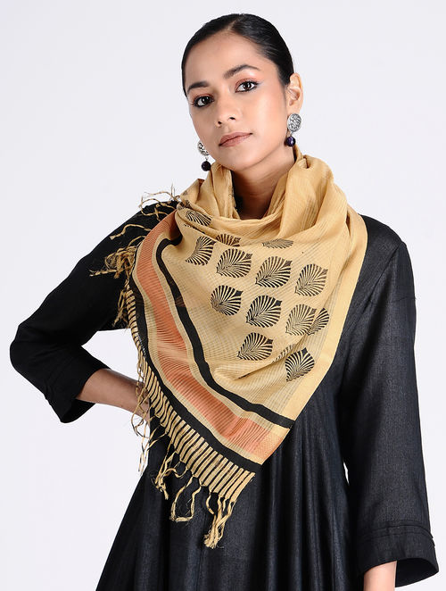 Causal Print Dupatta In Light Peach Color